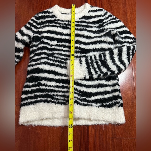 J Crew women’s boucle zebra stripe pullover sweater XS - Picture 3 of 6